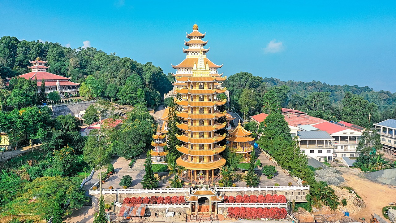 An Giang nổi tiếng với nền văn hóa đặc sắc, thể hiện qua kiến trúc và cảnh quan