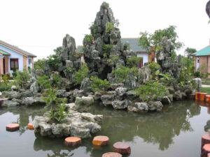 Vị trí hòn non bộ mang nhiều ý nghĩa với cuộc sống gia chủ 