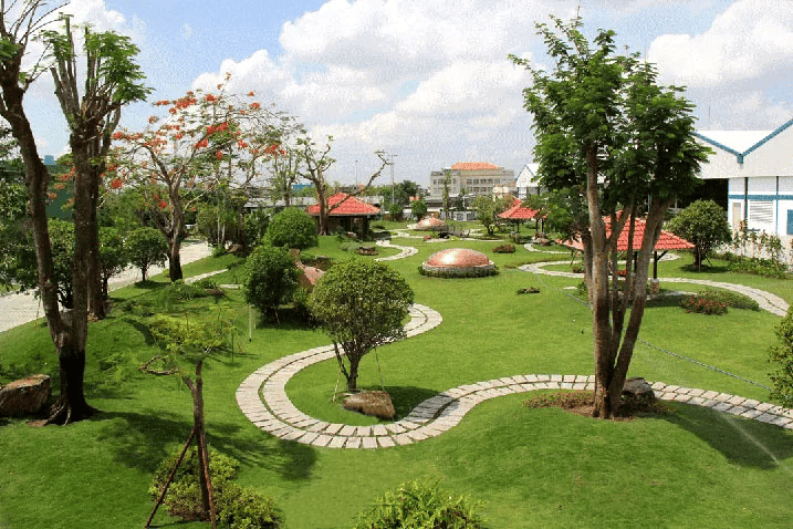 Hoa viên xanh với cây trồng bản địa
