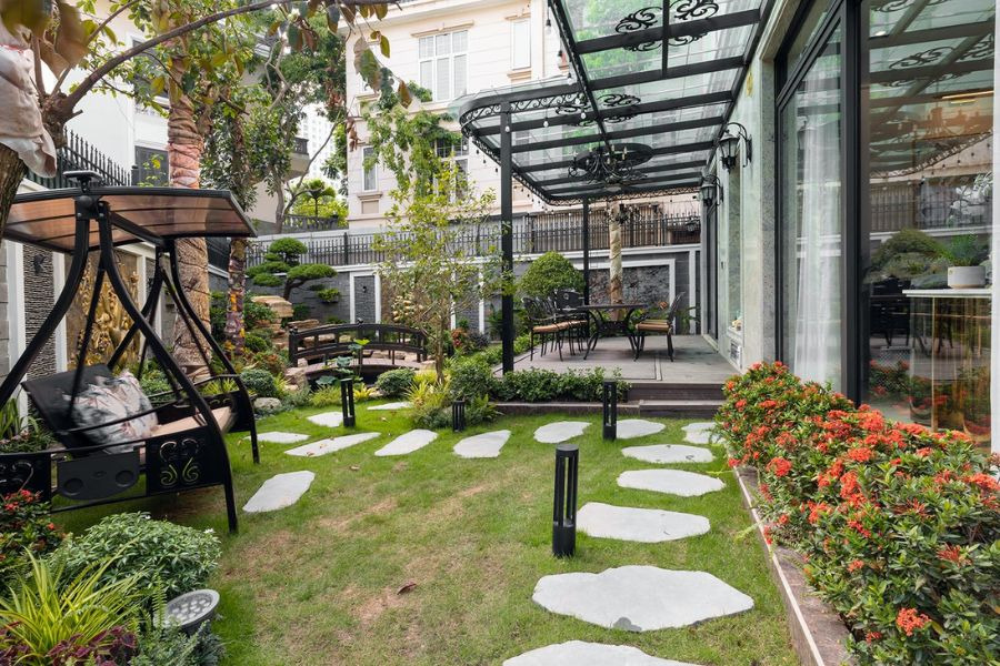 Thiết kế sân vườn đẹp phải hài hòa giữa cây xanh, tiểu cảnh và vật liệu