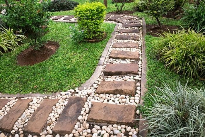 Lối đi lát đá xen sỏi phong cách vườn sinh thái