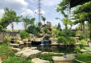 Hòn non bộ đẹp trong sân vườn