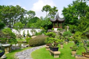 Vườn Trung Hoa truyền thống với chòi nghỉ 