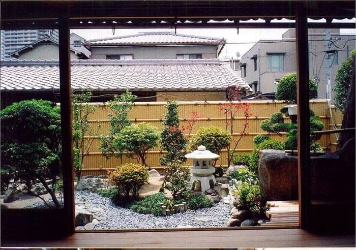 Mẫu tiểu cảnh sân vườn Nhật Bản nhìn từ hiên nhà